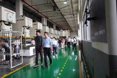 &ldquo;優(yōu)采中國(guó)行&rdquo;攜手房企參觀德意智家 深入了解智能制造技術(shù)